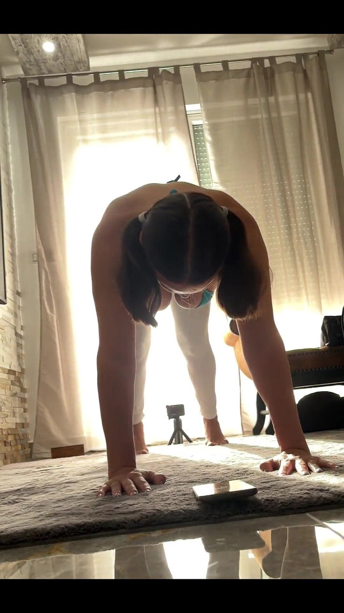 Crypto Mommy: Bb, kijk hoe ik mijn lichaam train, zodat je plezier...