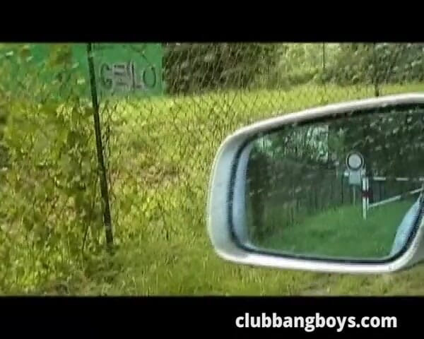 Club Bang Boys: Sepong aku di dalam mobil