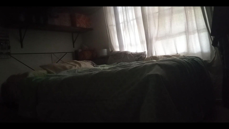 Karmicoxv: Eu escondi o celular no meu quarto, ela é muito gostosa...