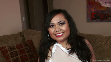 Homegrown BBW: 처음으로 두 자지를 따먹는 통통한 아시아 섹시녀 Tia