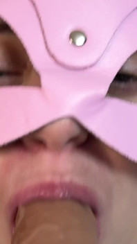 Vedere La Persoana 1 Cu Muie Adâncă În Gât Cu Vibrator De Aproape