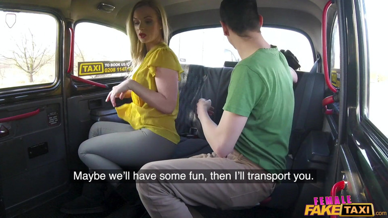 Female Fake Taxi: Vrouwelijke nep-taxi - verlegen vreemdgaande vriend neukt hottie