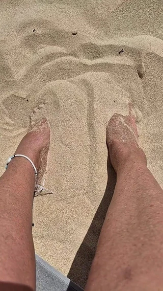 Uk Joolz: Feet in the Sand!