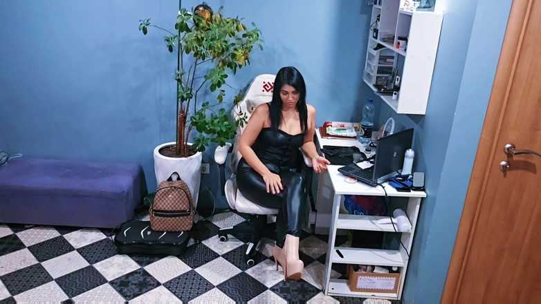 KristinaSlut: डैडी का गोल्डफिंच मेरी चूत को चाटता है। बहकाया और चूसा।