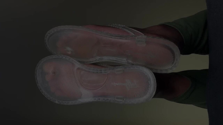 Pink Foxx: Pink Foxx dalam Flops Flip yang jelas