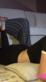 Delilahovo náhodné footjob - (dreamgirls v ponožkách)
