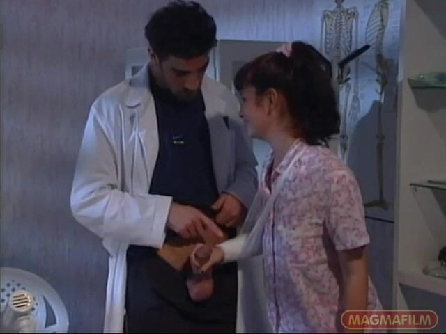 Magmafilm: Jen si hraje na doktora, ale zadek je skutečný