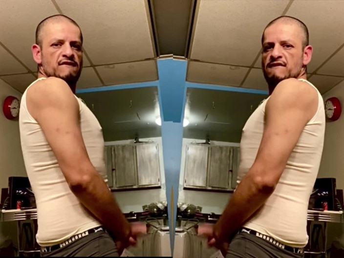 MisterFreak25: Chlew, napalony Macho. Sutki migające.