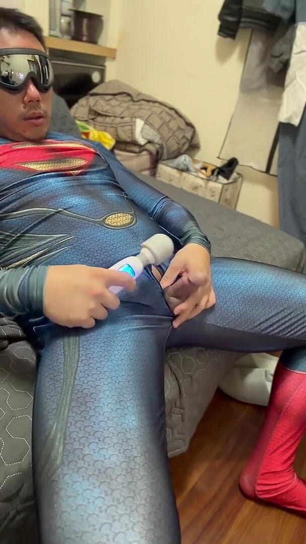 Fat Superman Is in Spring (Bear Li)