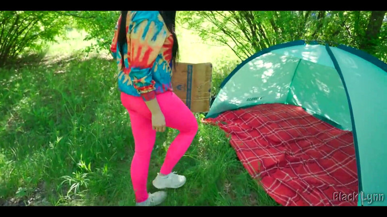 YSP Studio: Děvka hippie mě zdarma vyhonila ve svém stanu