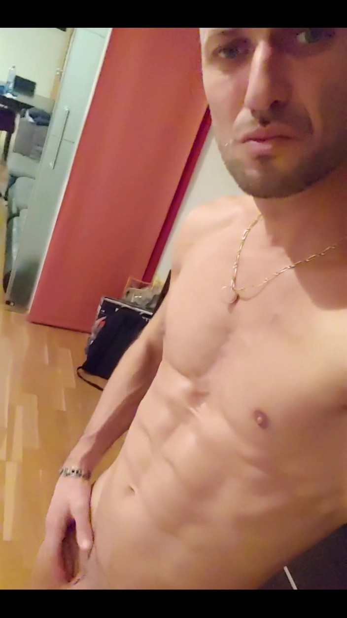 Boy jerking off: घर पर आराम करें