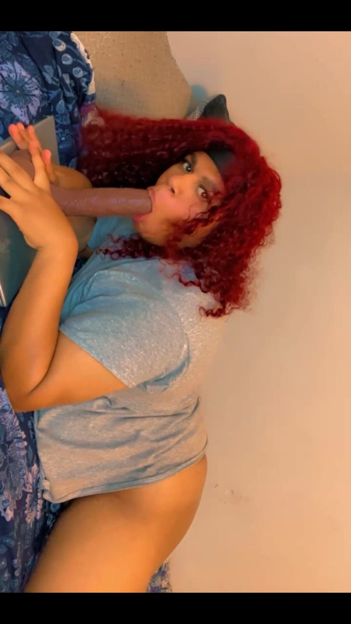 Hicktown_hoochi: Ssanie mojego dużego czarnego dildo powolne i niechlujne