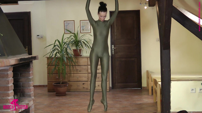Watch4fetish: บัลเล่ต์ในชุดแมวสีเขียว