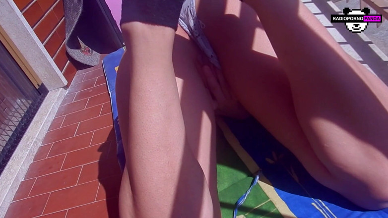 radiopornopanda: Cur la balcon