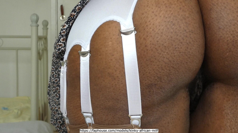 Kinky African MILF: Macchina del sesso e lovense anale, Parte 1