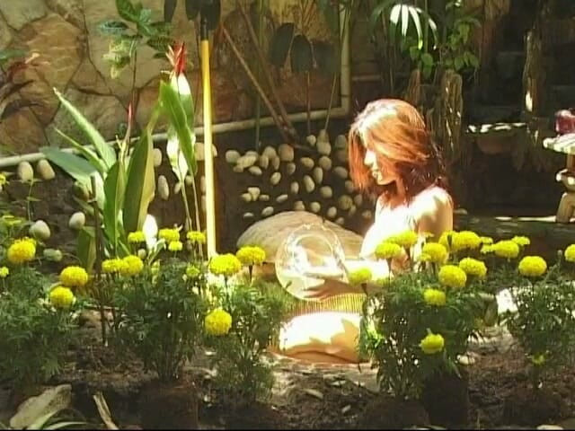 Asian Cuntz: Zwei nackte botanische mädchen