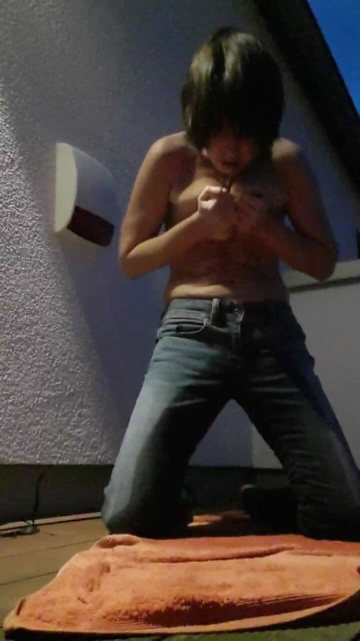 JulieEroticDress: MILF memancut seluar jeans basah