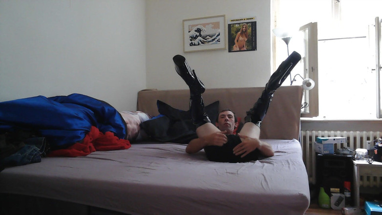 Shinigami55: Trên lounging với ủng