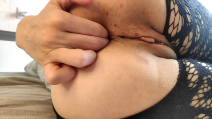 LeilaBeat: Fingering ass while nobody sees
