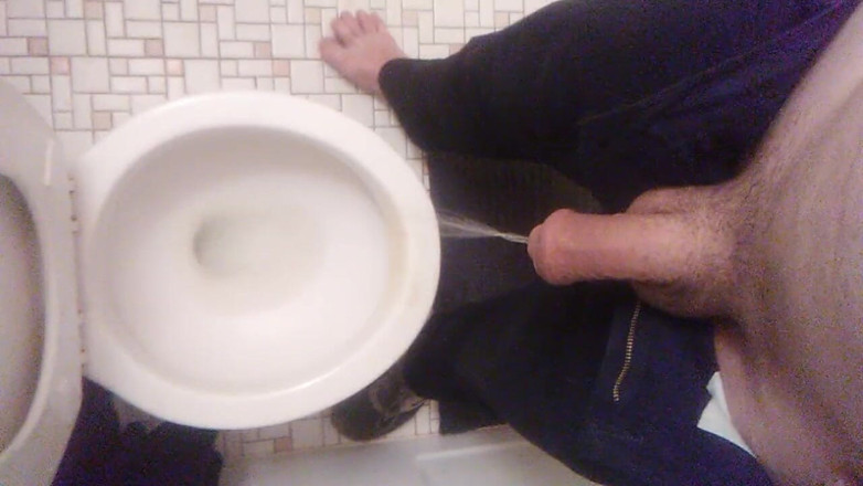 LilTaste: Mid-afternoon Peeing; Many-angled