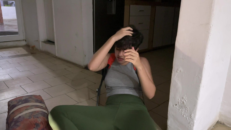 SugarPose: Hari Pertama Jasmine Sebagai Pendera Hantu