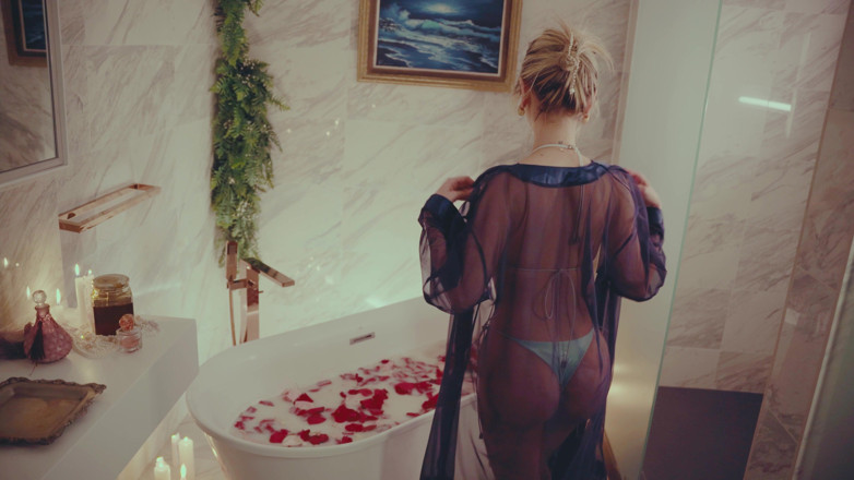 Gatita Veve: Exclusive Vlog - Aphrodite's Bath