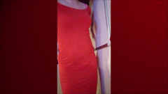 Joslin: 娘娘腔乔斯林穿着红色礼服跳舞