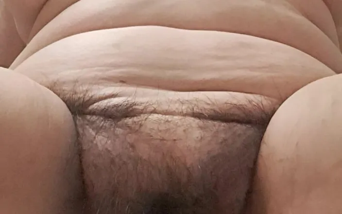 Mommy big hairy pussy: MILF Shows with Pelvic Movements How She Likes to Fuck