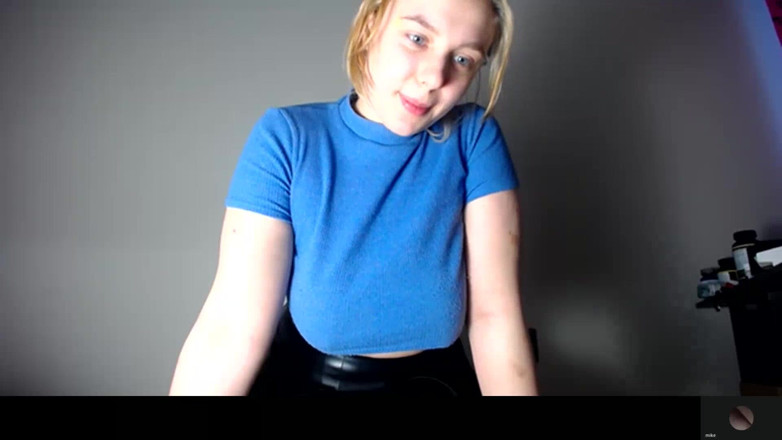 JuiceLussie: Masturbándose con un extraño en cámara
