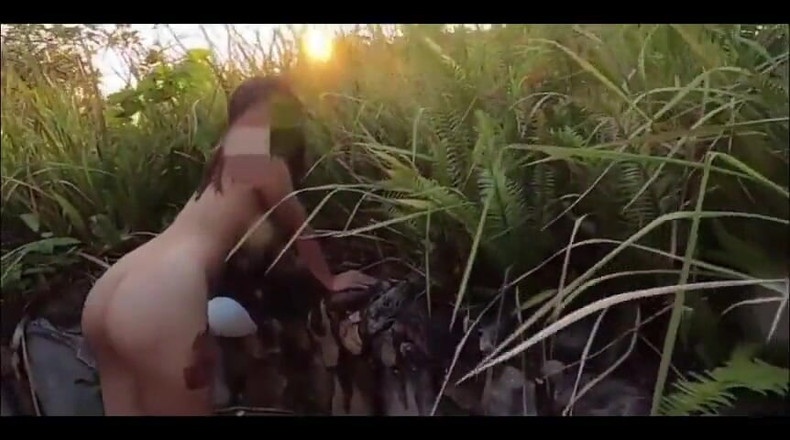 Anonymous Vlogger: Masážní sex v resortu, Venkovní šukání