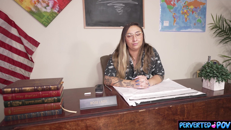 Perverted POV: Profesoara dominantă predă o disciplină unui elev neascultător
