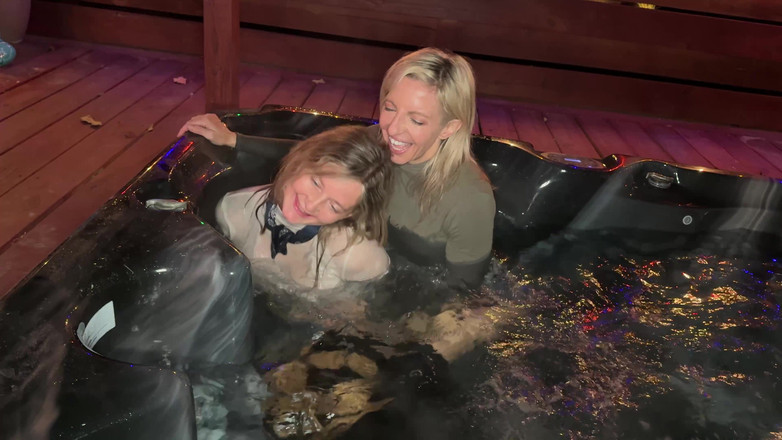 Lora Cross: Aventuri de robie perversă cu Peyton și Lora Cross