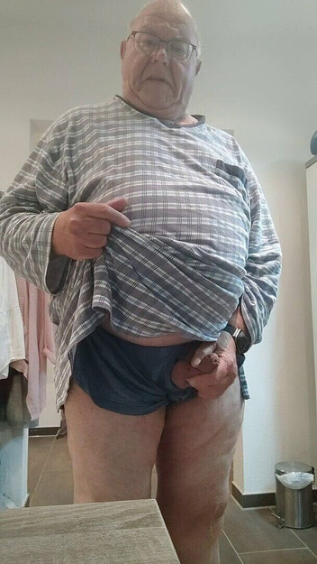 Karlchengeil: धीरे-धीरे सुबह ड्रेसिंग