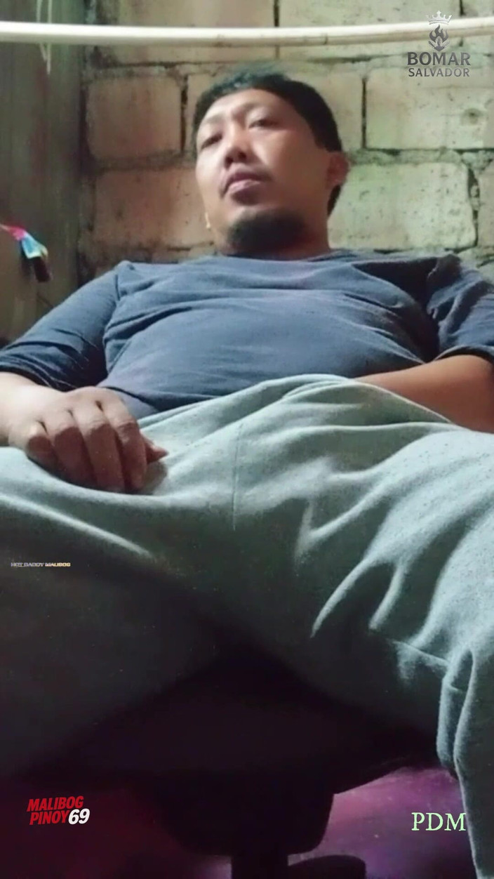 pinoy malibog: Пухлий тато грає зі своїм товстим членом