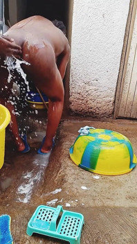 Fare il bagno della mia fidanzata incinta all'aperto, vibrazioni sporche