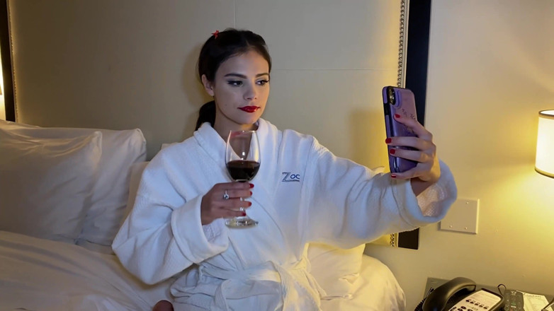 J-Mac: Hotelová pracovnice je ošukaná sexy hostem