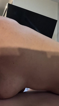Oszałamiająca brazylijska laska z dużymi naturalnymi piersiami Namiętnie POV jebana i pokryta spermą
