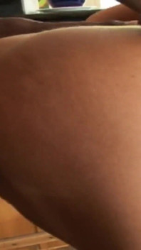 Videoclip interrasial cu Kendra Secrets, o mamă sexy cu tatuaje sexy și păr castaniu vrea o pulă neagră și bea spermă