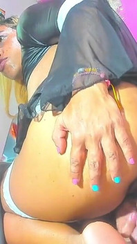Santita, fille très coquine, se fait baiser en culotte et squirte-moi les pieds en chevauchage de gode fort nd delicius, mon père adore