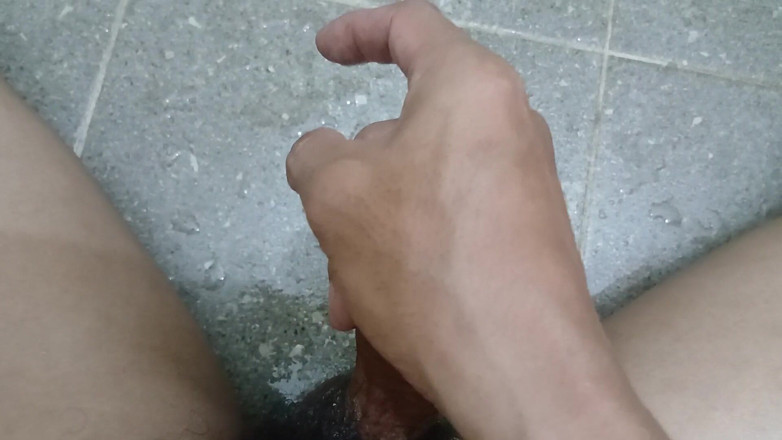 LunaDesire: Asien-junge in der toilette