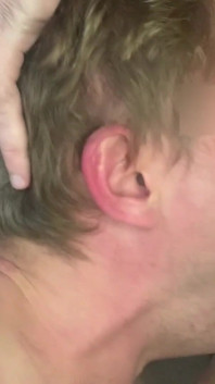 Lembut, slobbery, tetapi menghisap zakar tebal yang kuat. dengan pancutan mani di muka