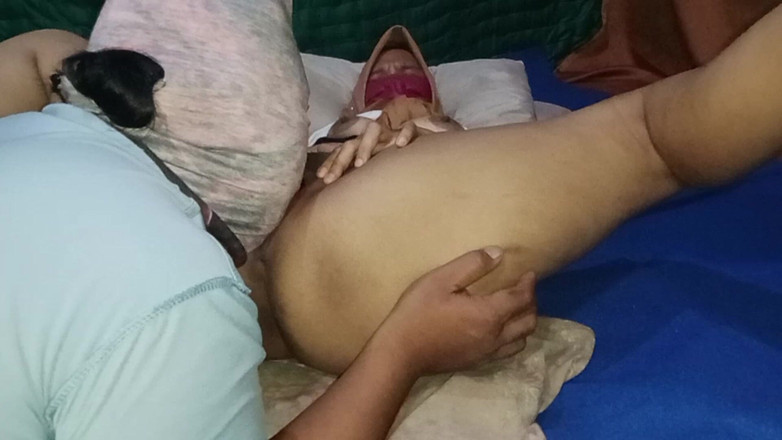 Babang endut: Endonezya üvey annemin amcığı yalamak ve sikişmek istiyor bölüm 2