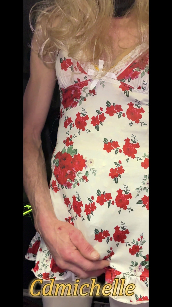 Sexy crossdresser wearing lingerie everything sexy: Travmichelle Indossa Un Abito Bianco Con Il Body Giallo Un...