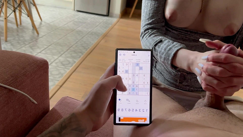 LaraRussian Doll: 제 의붓아들은 스도쿠를 치고 저는 그의 성기를 가지고 놀아요!!