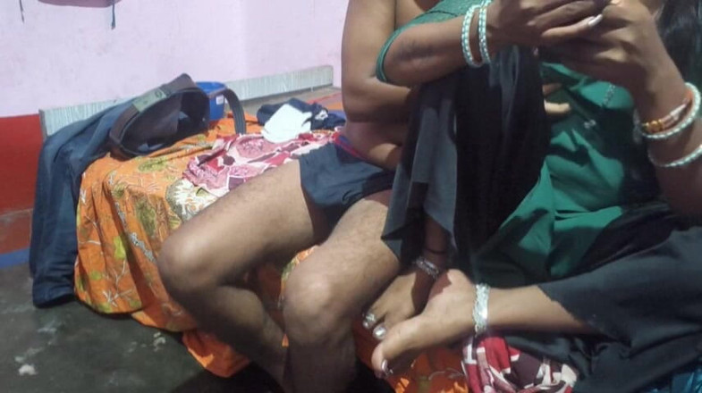 Sobha rani: Bahagian Dua Kawan Baik Berkongkek Dengan Bhabhi Kampung