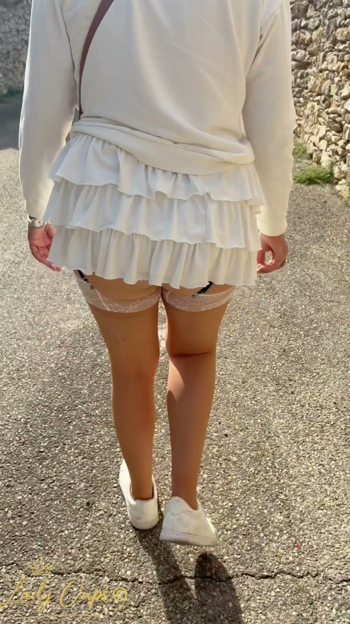 Lady Oups: Lady Oups' Mini Skirt Too Short