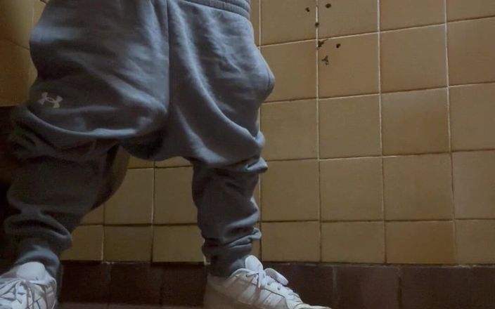 10 inch daddy: Sega in bagno