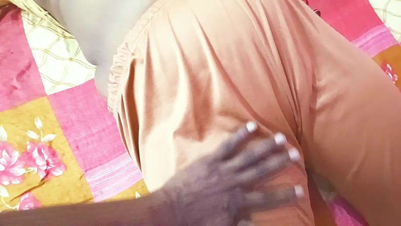 Priyabhabhi2011: Pussy Like a Butterfly