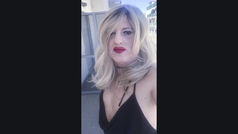 Asija-Robins: Transsexuál Asija Robin v Salernu