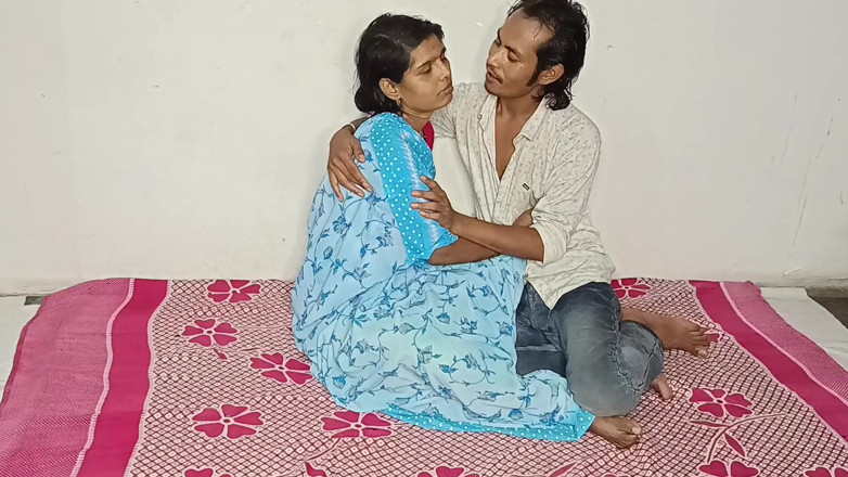Desi Bhabhi Neha: Privada amadora sessão de foda na sala de estar - quente...